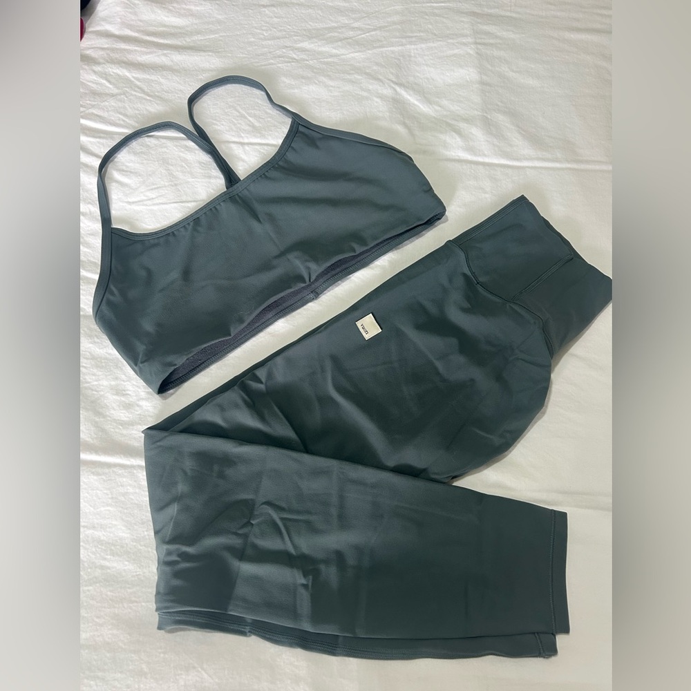 Vuori Dark Gray/Green Sports Bra and Leggings Set